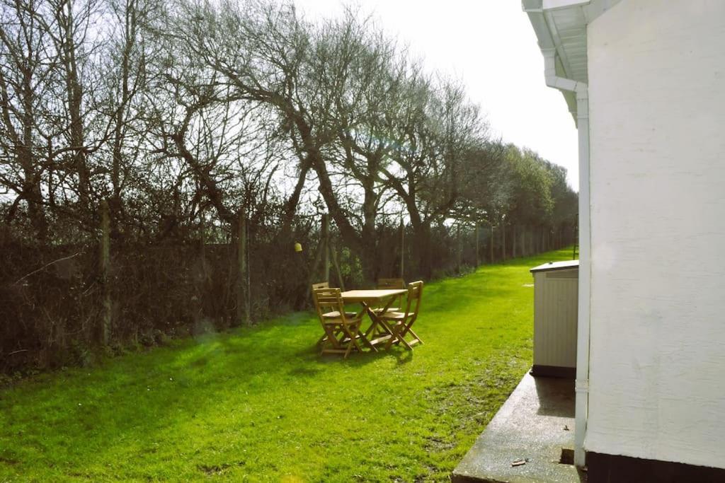 Ocean Breeze, Gower Holiday Village. Allows Dogs Swansea Extérieur photo